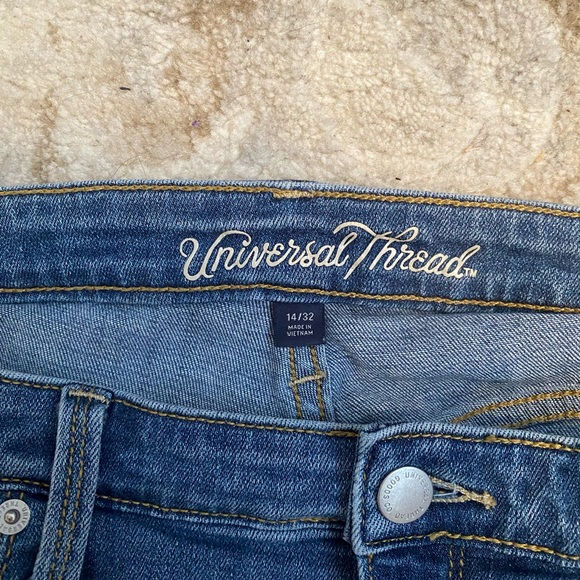 Universal Thread High Rise Distressed Straight Crop Jeans - Picture 3 of 3